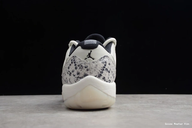 Light Low Bone Air CD6846-002 SE Snake Jordan 11 0804